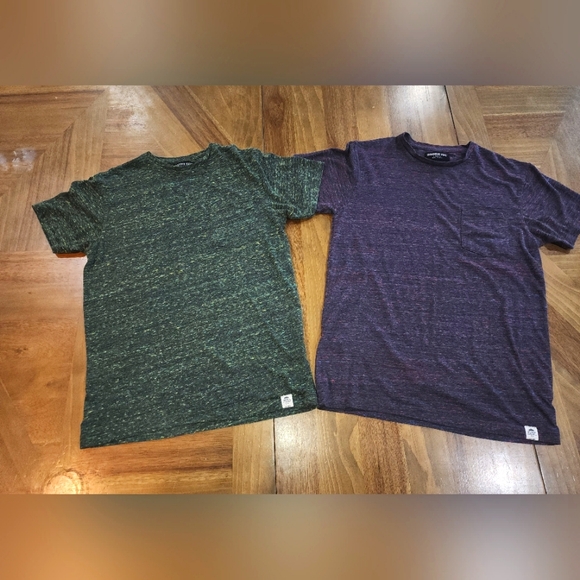 Cedarwood State T-Shirts Sz XS Set Of 2 Green Purple Pocket Front Lightweight - Picture 1 of 16
